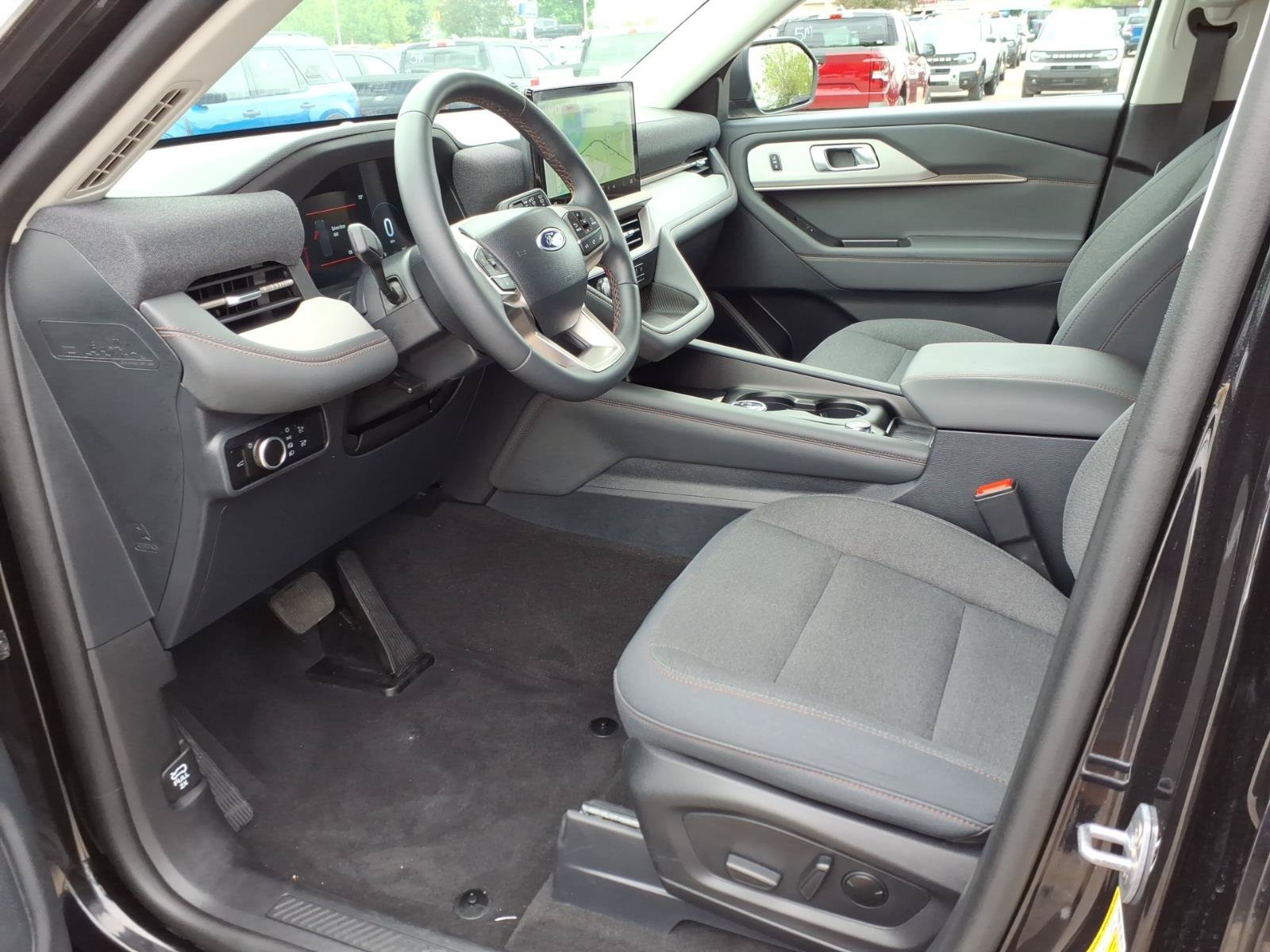 Certified 2025 Ford Explorer Active AWD/4WD image 11