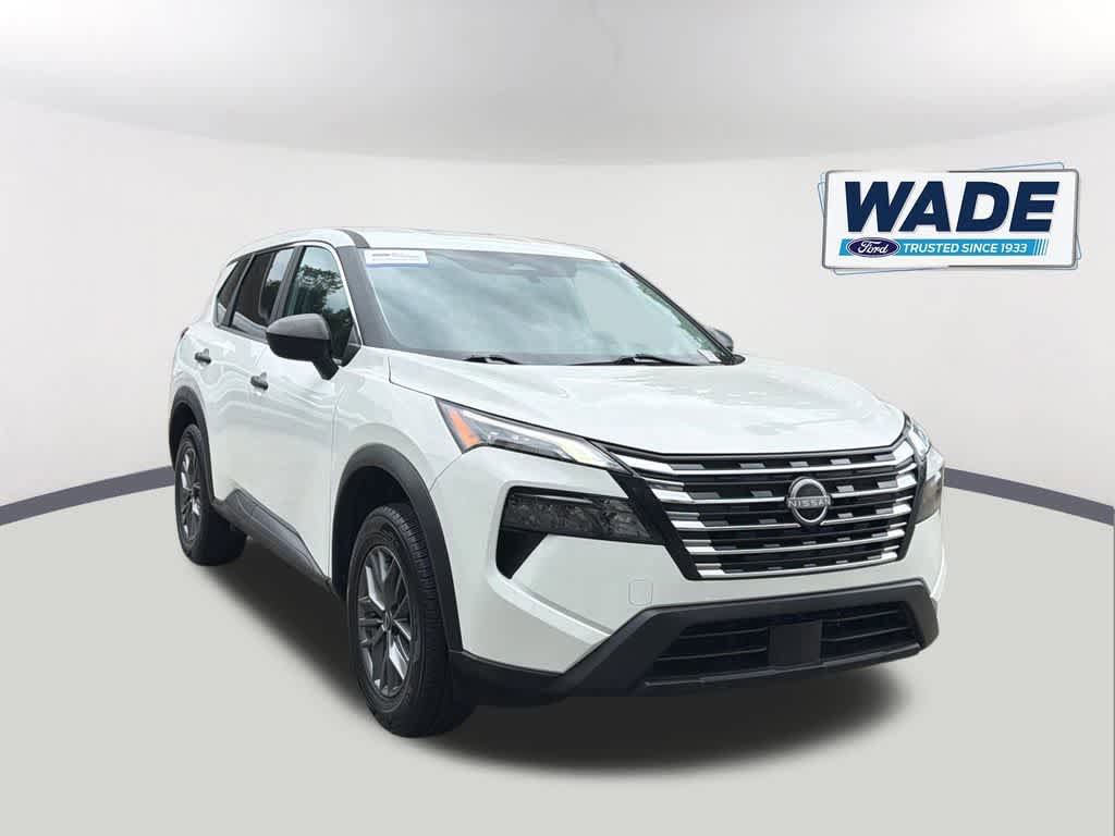 Used 2024 Nissan Rogue S FWD image 3