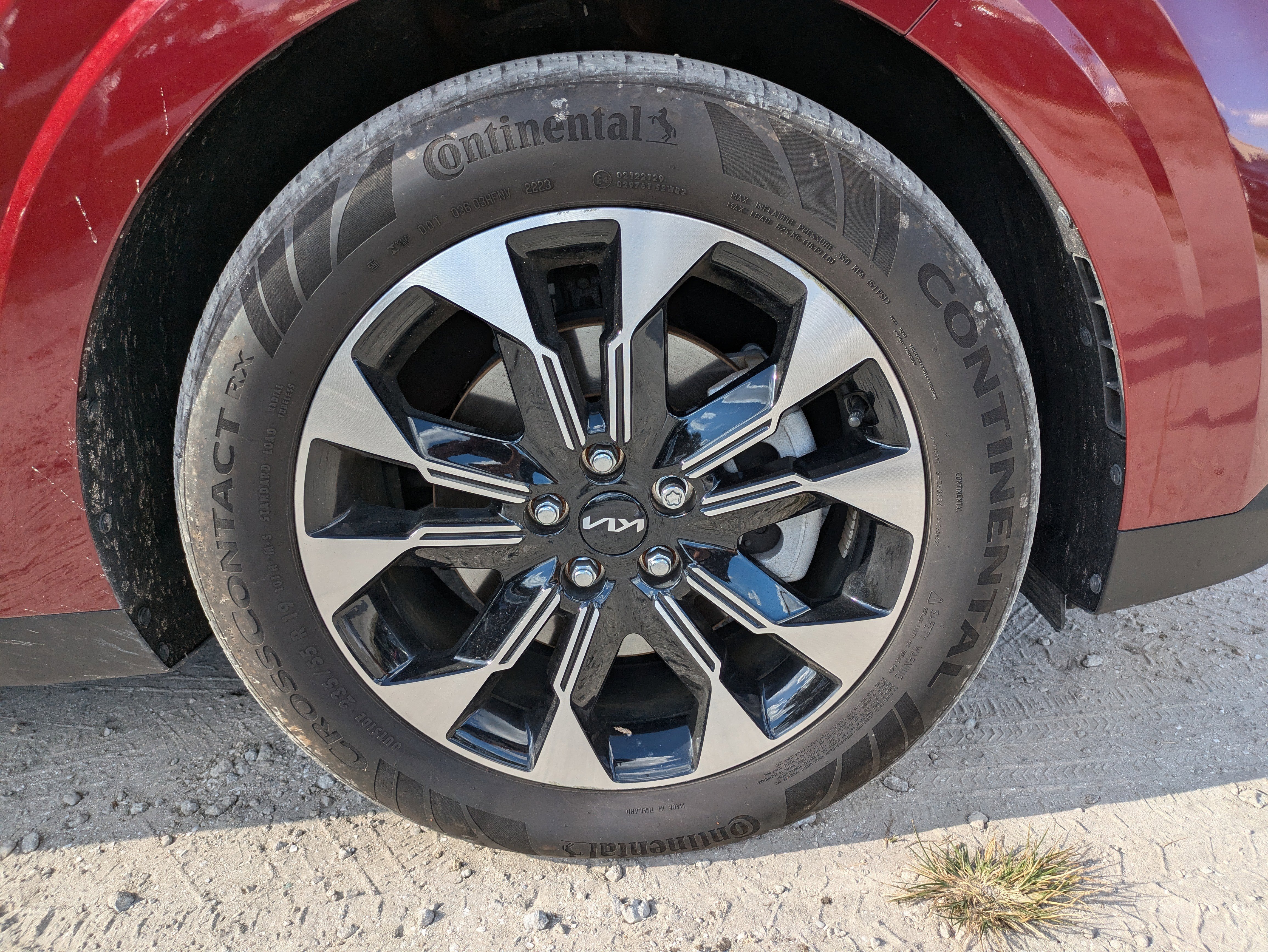 Used 2024 Kia Carnival EX image 11