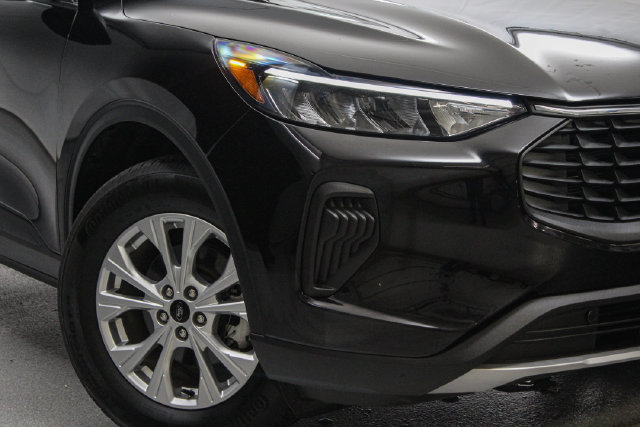 Certified 2023 Ford Escape Active AWD/4WD image 2