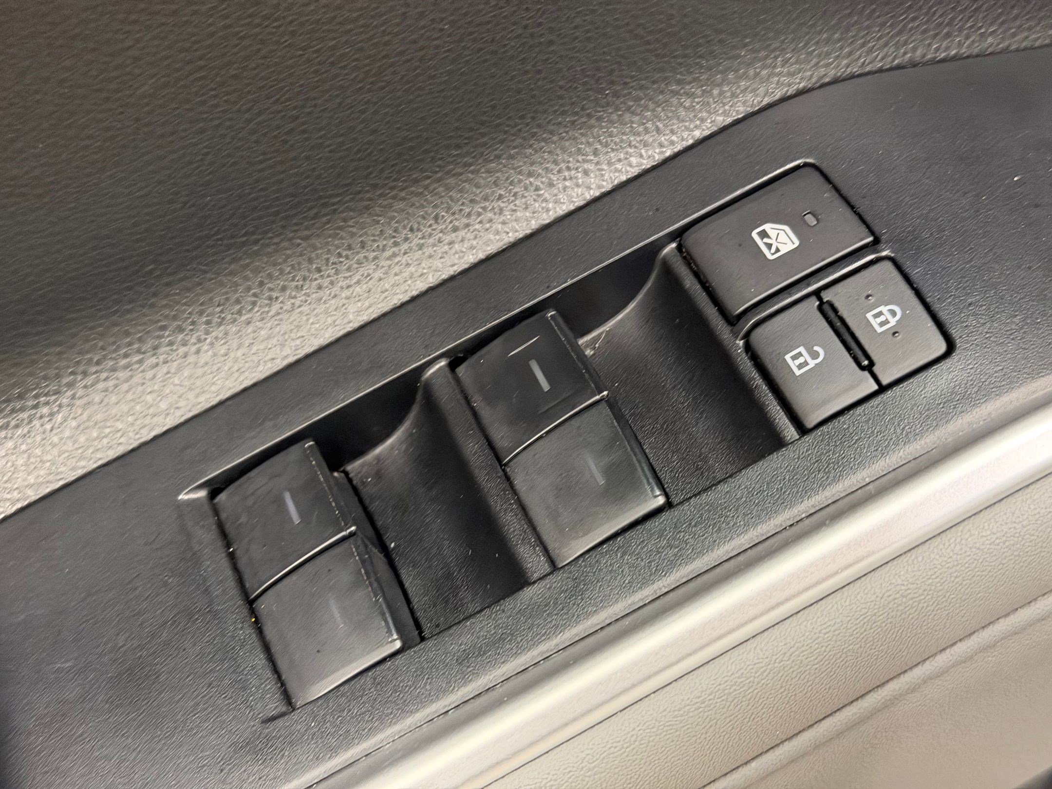 Used 2023 Toyota Highlander XLE image 7