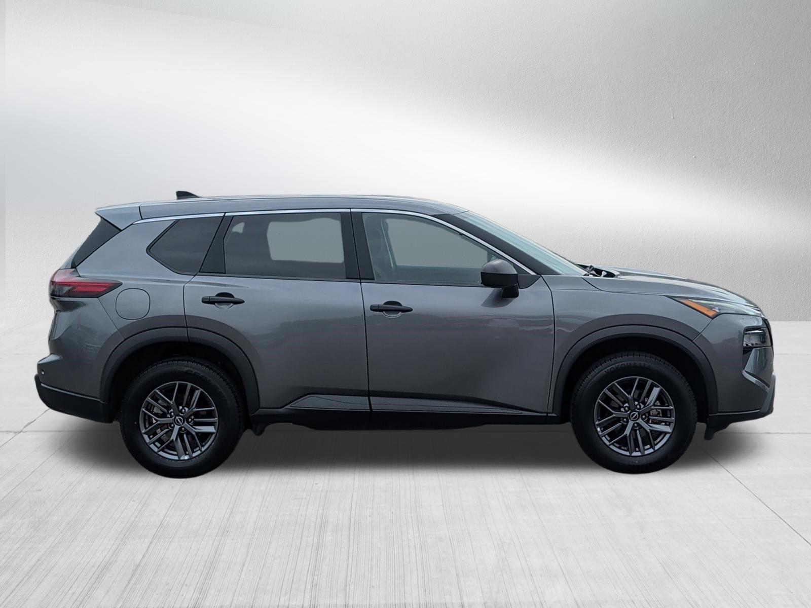 Used 2024 Nissan Rogue S AWD/4WD image 8