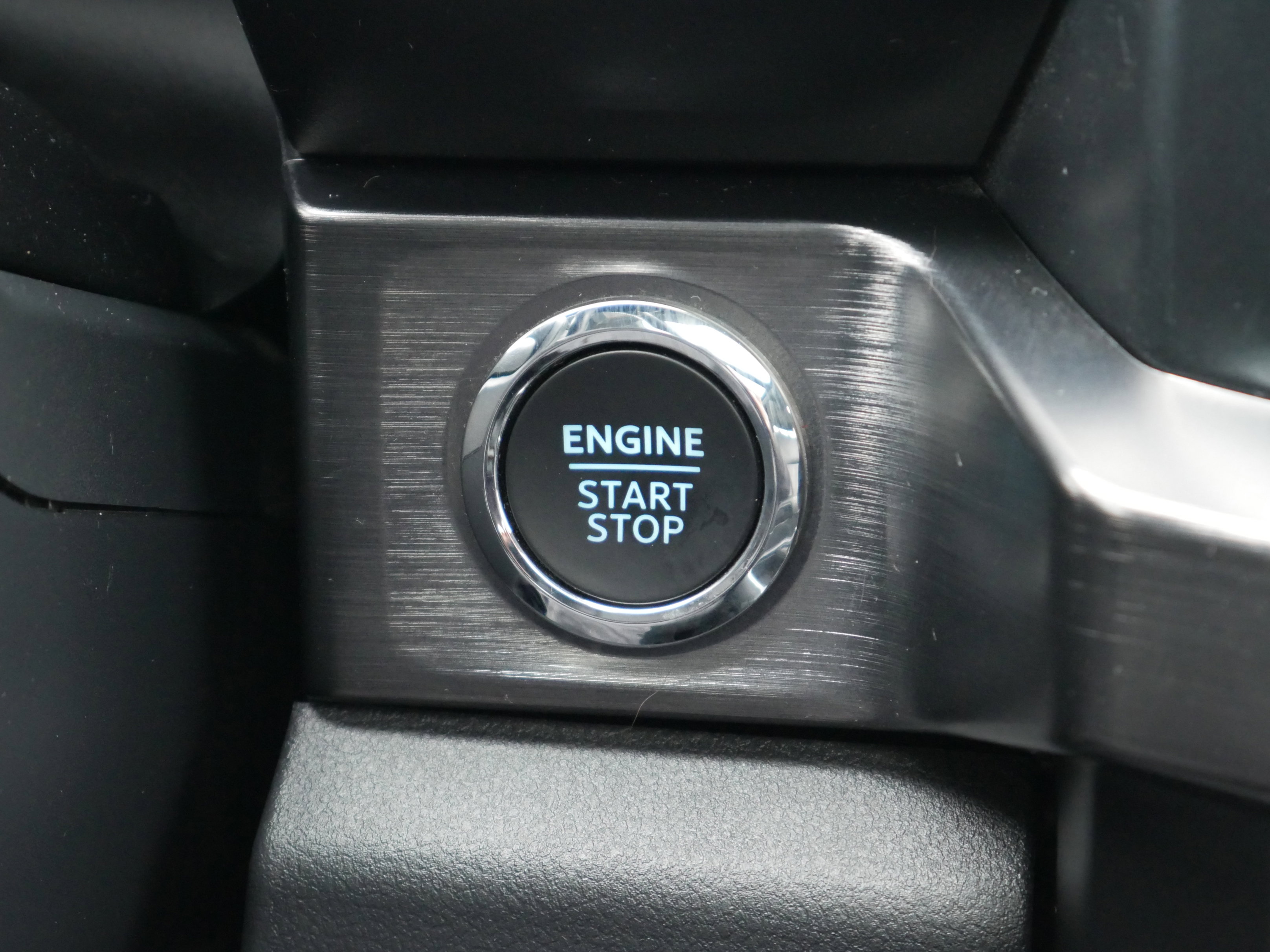 Certified 2023 Ford F350 Lariat w/ Black Appearance Package image 9