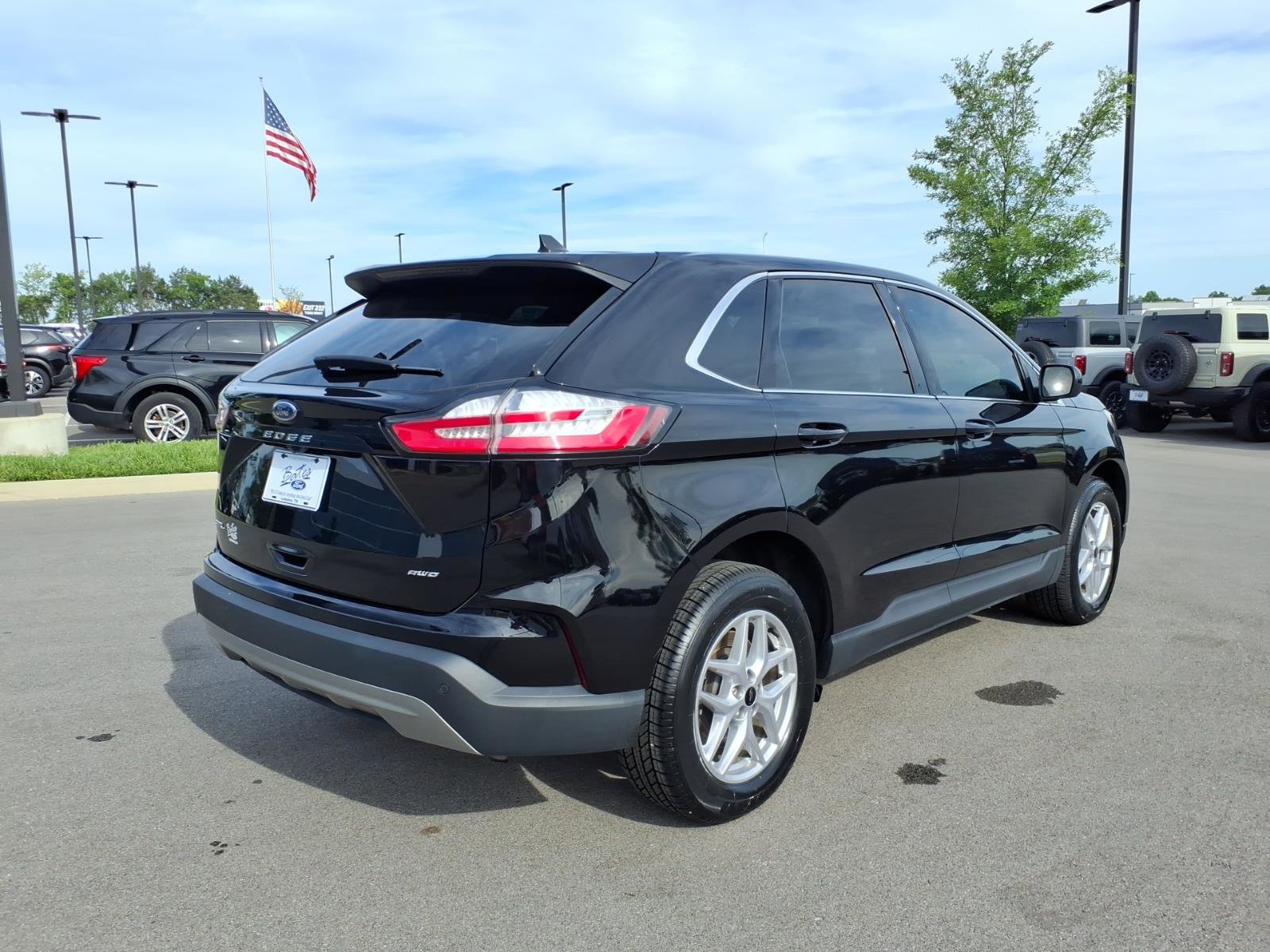 Certified 2024 Ford Edge SEL w/ Convenience Package AWD/4WD image 3