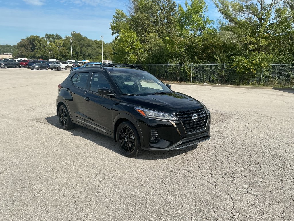 Used 2023 Nissan Kicks SR w/ SR Premium Package FWD image 7