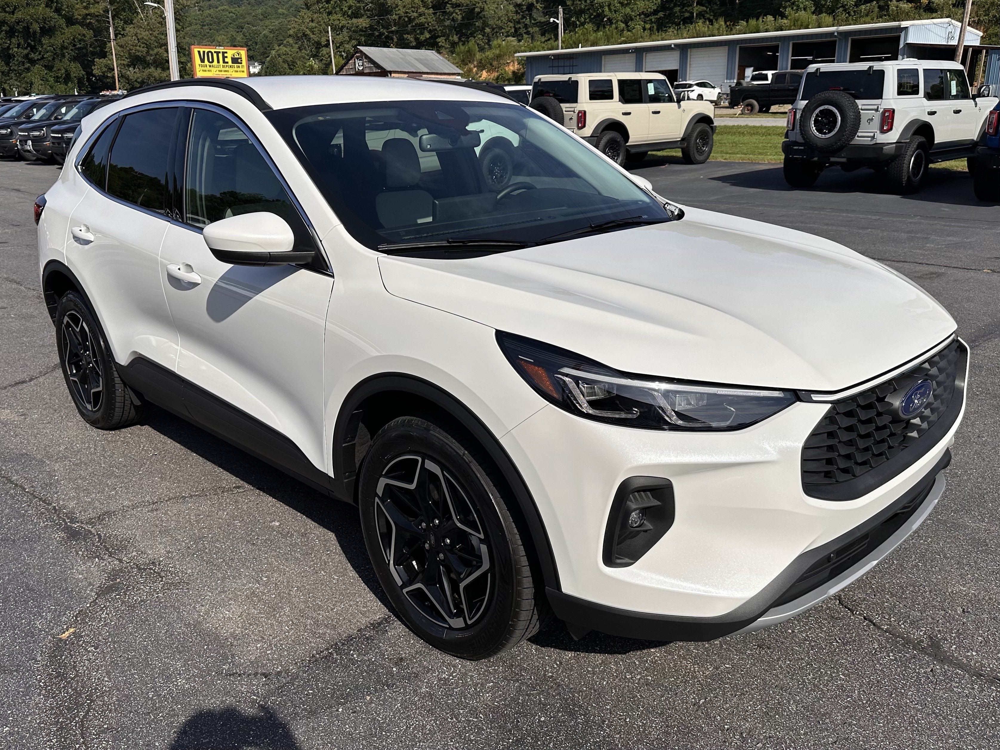 Certified 2026 Ford Escape Platinum w/ Equipment Group 601A AWD/4WD image 4