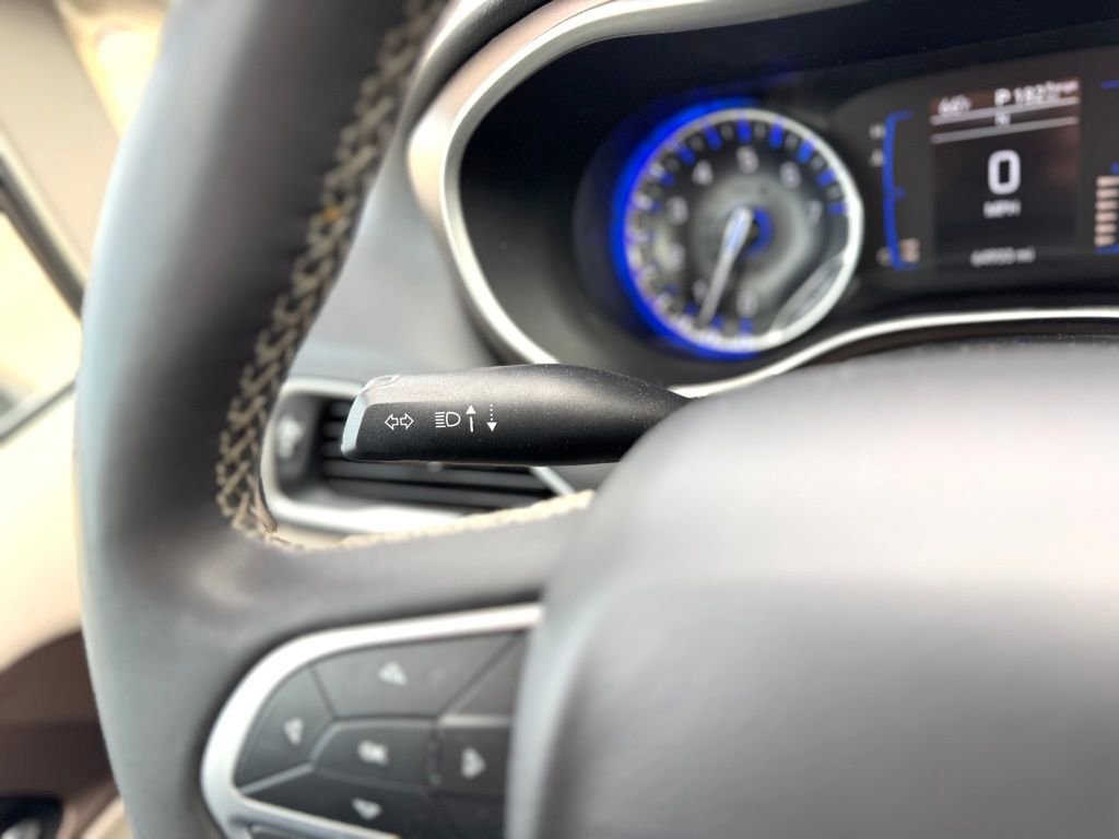 Used 2022 Chrysler Voyager LX image 15