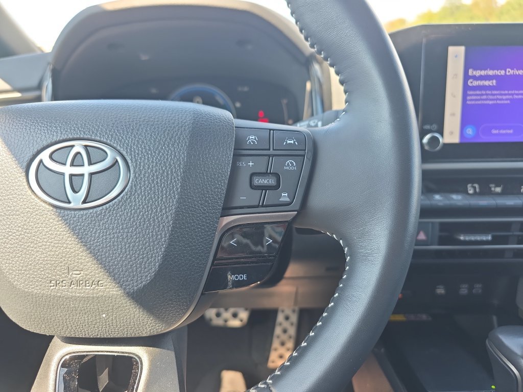 Used 2025 Toyota Camry SE AWD/4WD image 31