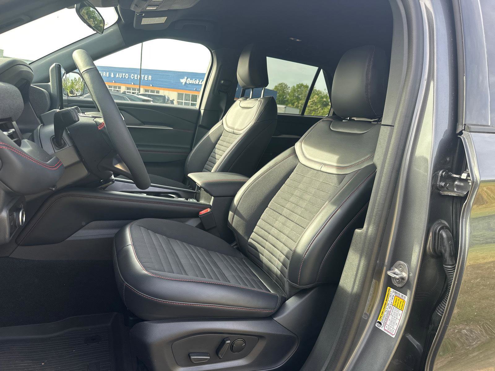 Certified 2025 Ford Explorer ST-Line AWD/4WD image 6