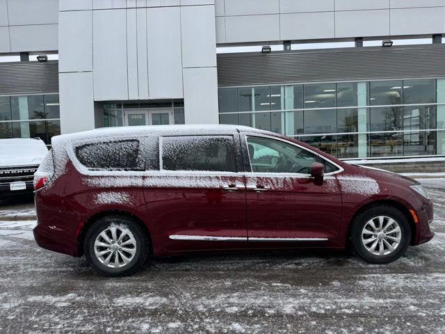 Used 2018 Chrysler Pacifica Touring-L Plus image 4