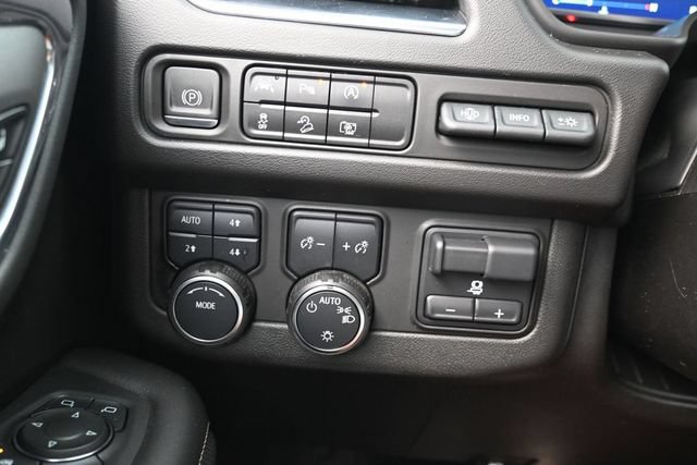 Used 2023 Chevrolet Tahoe Premier w/ Premium Package AWD/4WD image 14