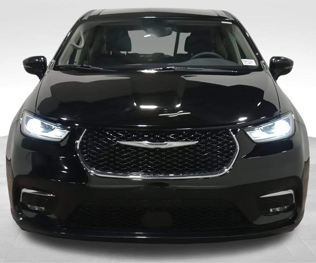Used 2024 Chrysler Pacifica Touring-L FWD image 10