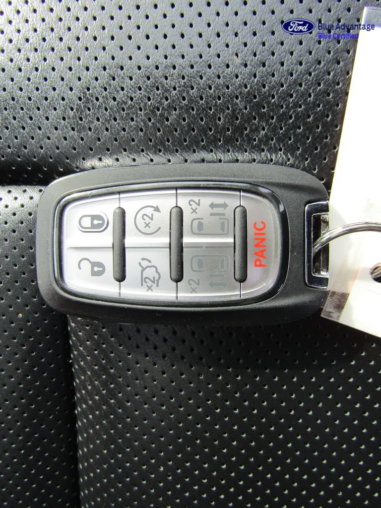 Used 2025 Chrysler Pacifica Limited FWD image 45