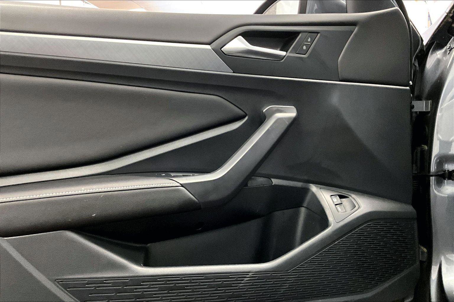 Used 2022 Volkswagen Jetta SE image 22