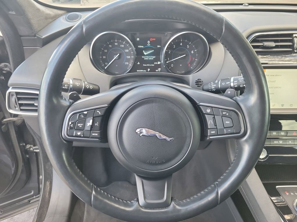 Used 2020 Jaguar F-PACE Premium image 29