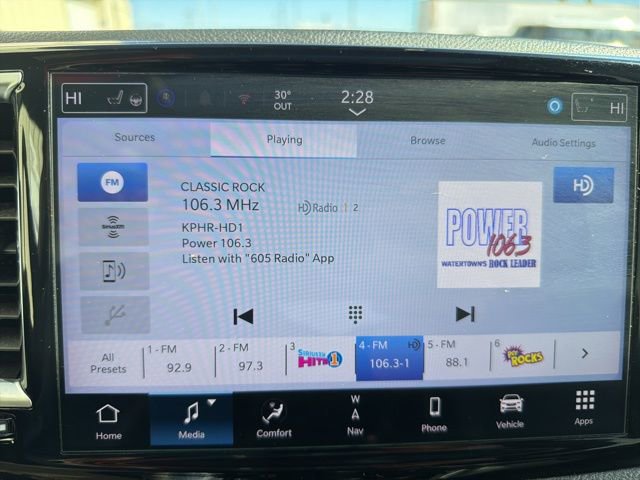 Used 2025 Chrysler Pacifica Limited FWD image 17