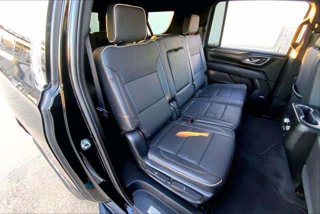 Used 2023 GMC Yukon XL SLT w/ SLT Premium Package image 19