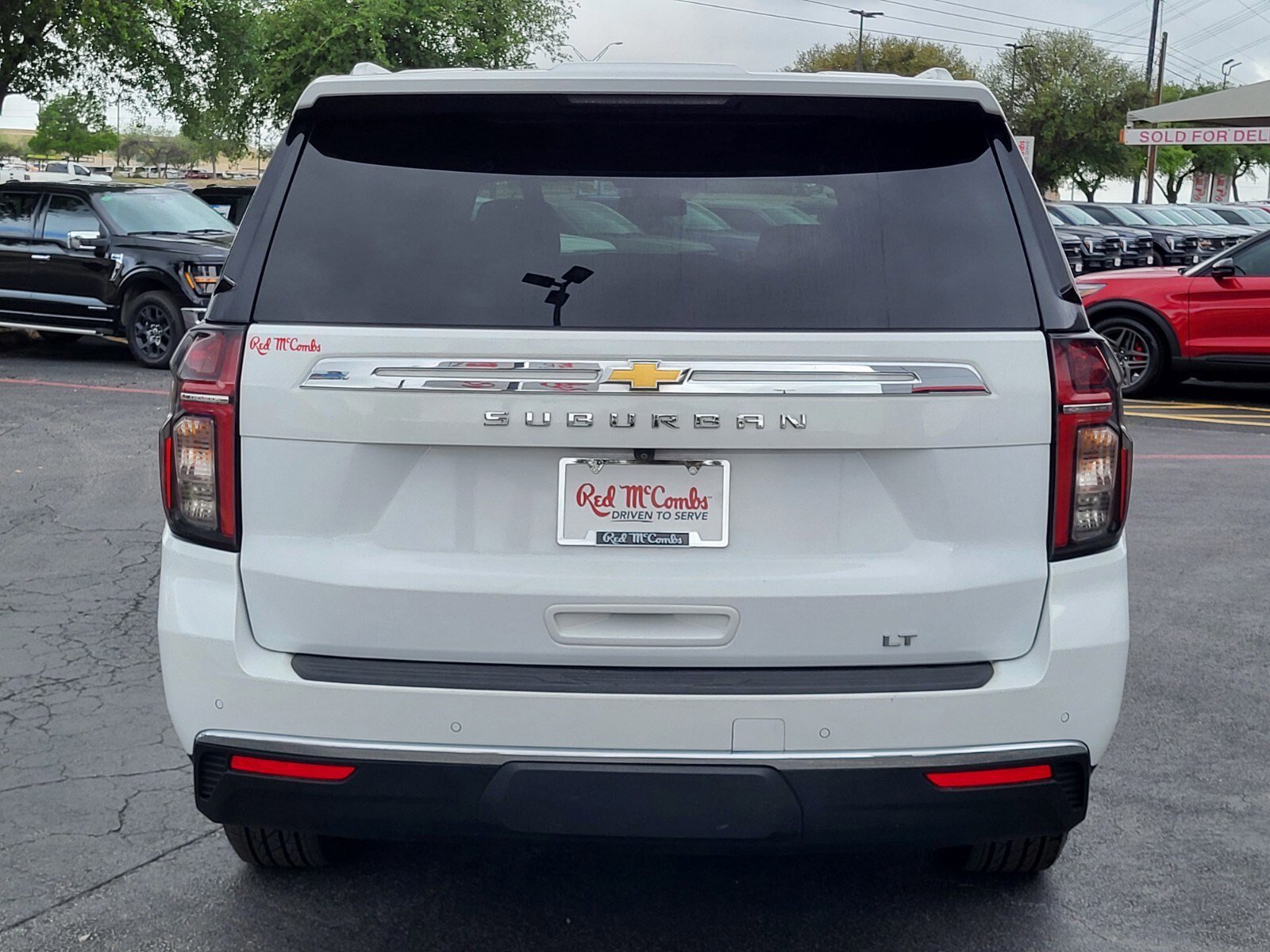 Used 2024 Chevrolet Suburban LT image 4