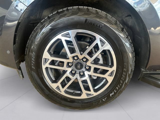 Certified 2025 Ford Expedition Active AWD/4WD image 9