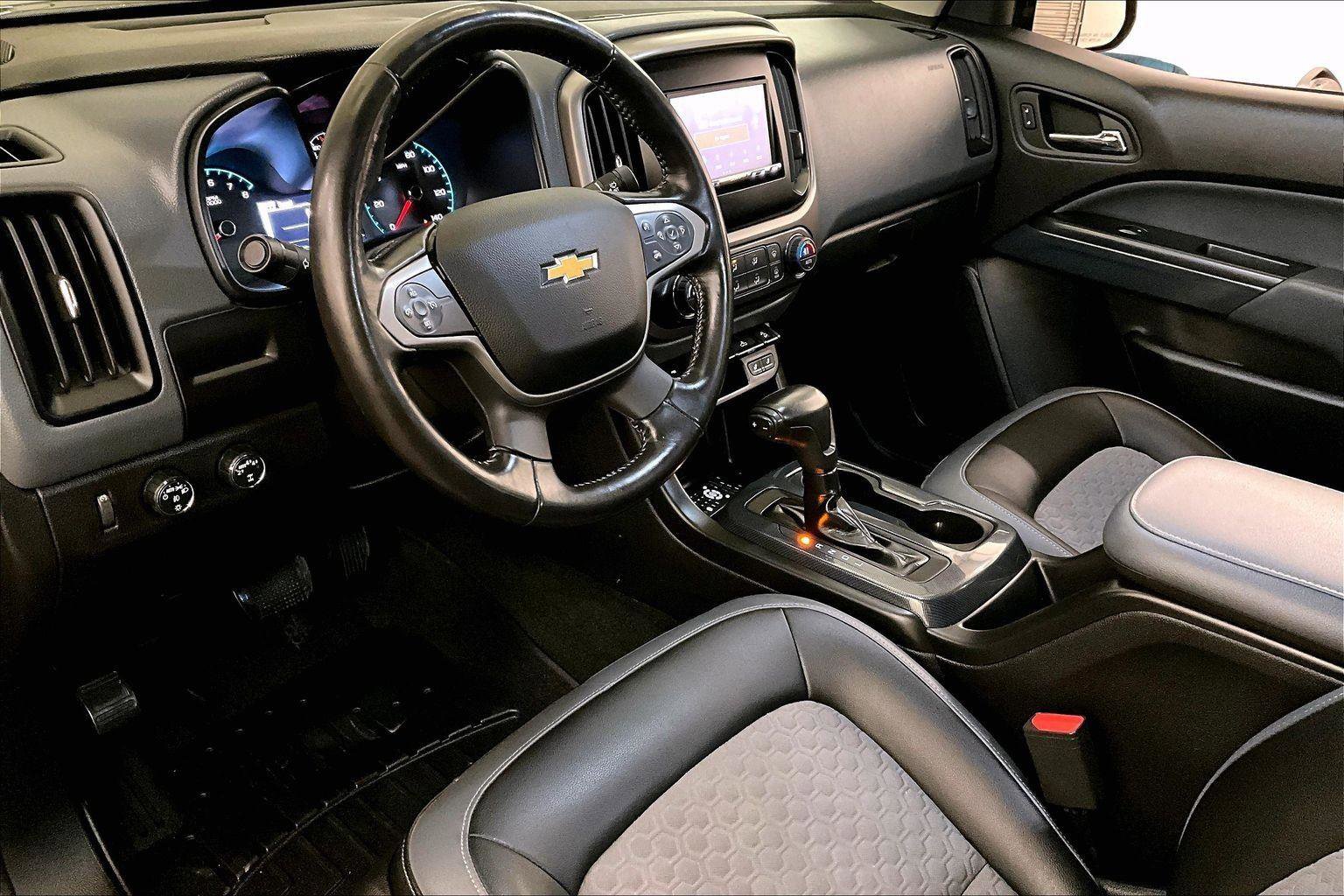 Used 2018 Chevrolet Colorado Z71 w/ Z71 Midnight Edition image 12