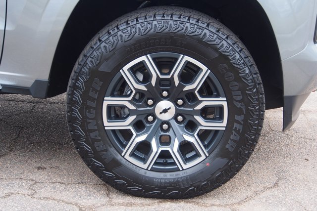 Used 2024 Chevrolet Colorado Z71 w/ Z71 Convenience Package 2 image 10