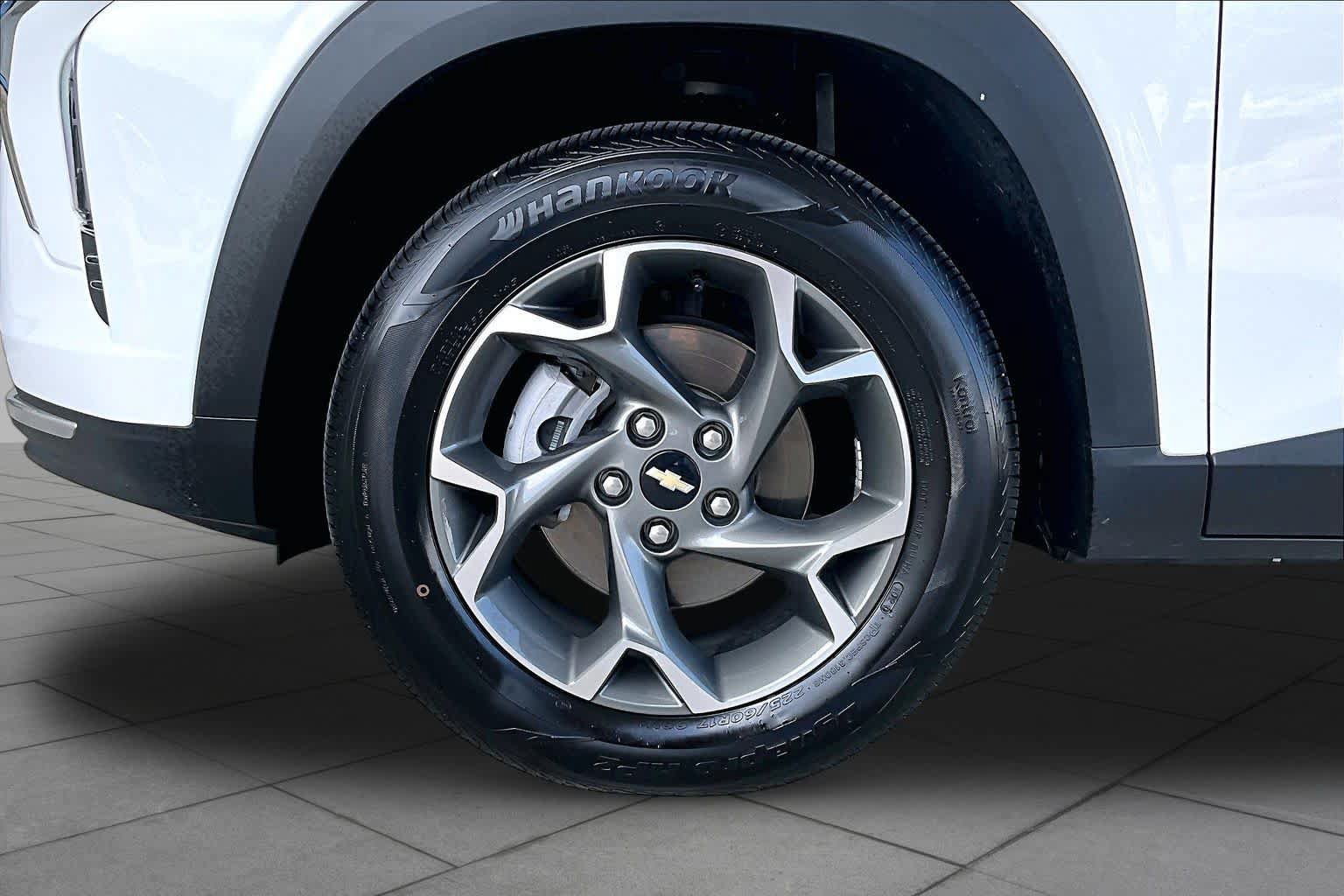 Used 2025 Chevrolet Trax LT w/ Driver Confidence Package FWD image 11
