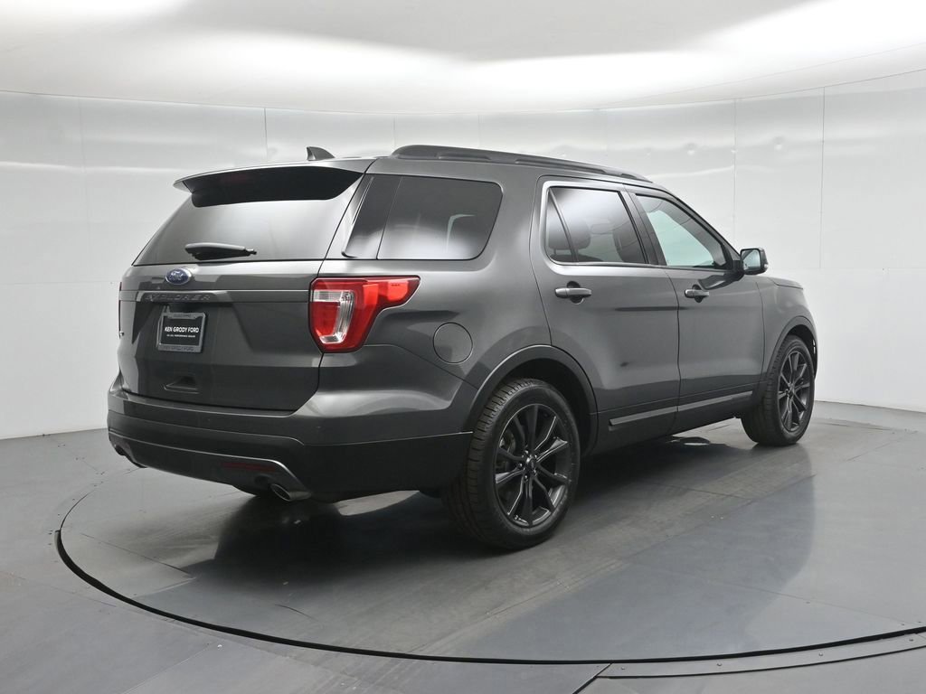 Certified 2017 Ford Explorer XLT w/ Equipment Group 202A image 17