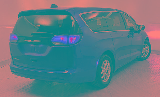 Used 2023 Chrysler Voyager LX image 3