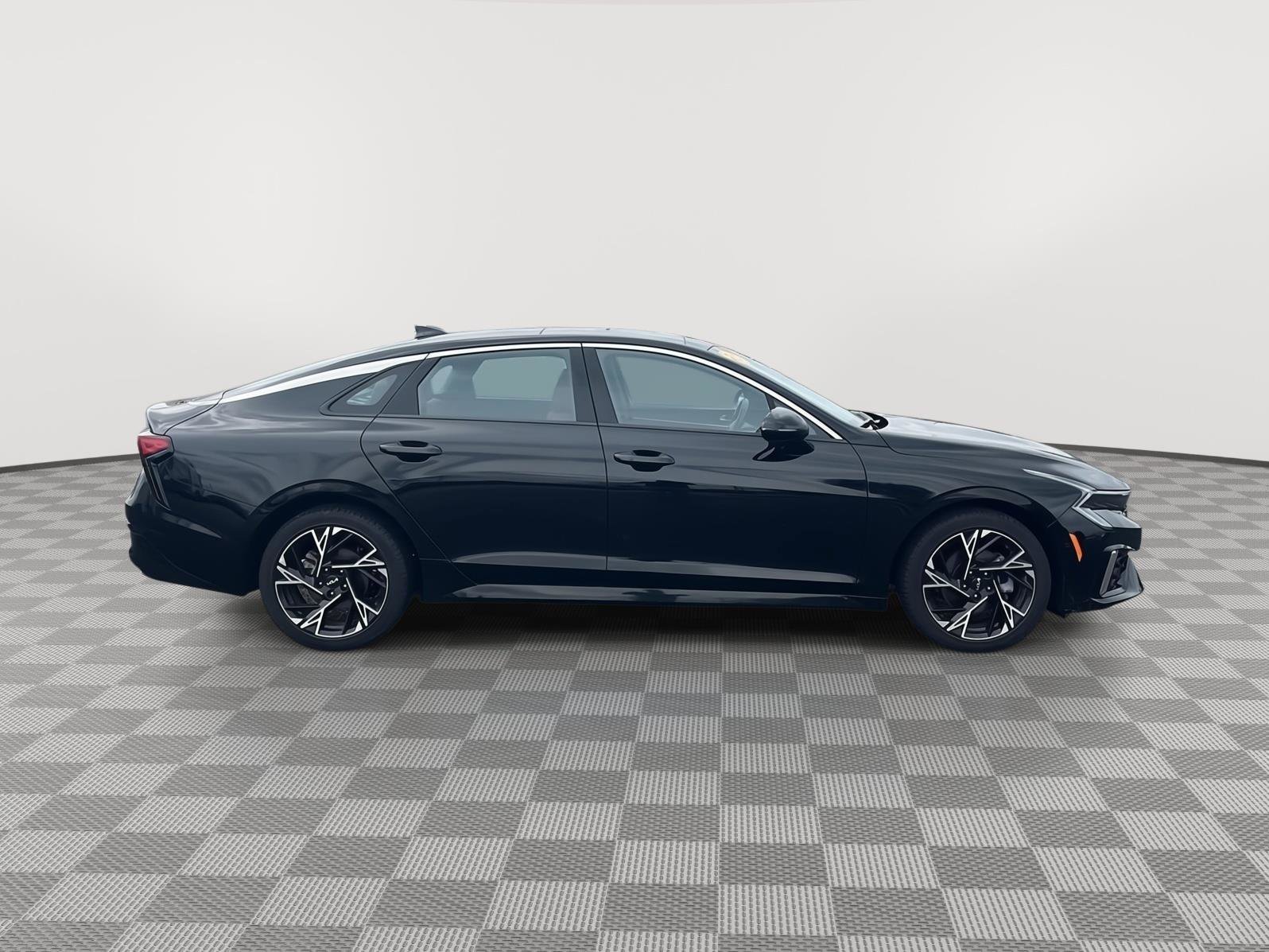 Used 2025 Kia K5 GT-Line w/ GT-Line Premium Package FWD image 4
