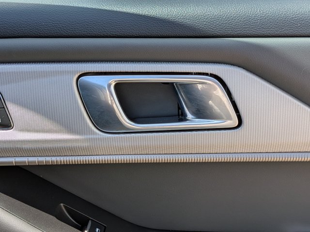 Certified 2025 Ford Explorer Active RWD image 37