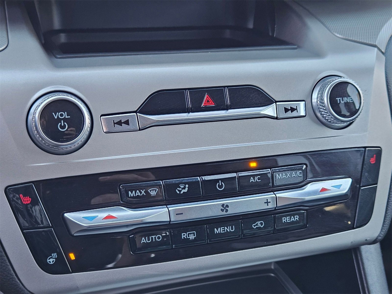 Certified 2022 Ford Explorer XLT w/ Equipment Group 202A image 21