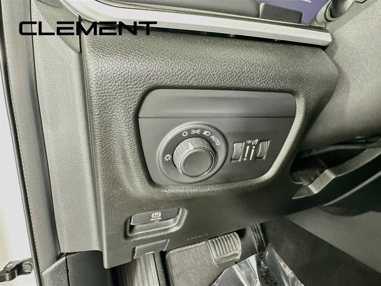 Used 2023 Jeep Grand Cherokee Altitude AWD/4WD image 14