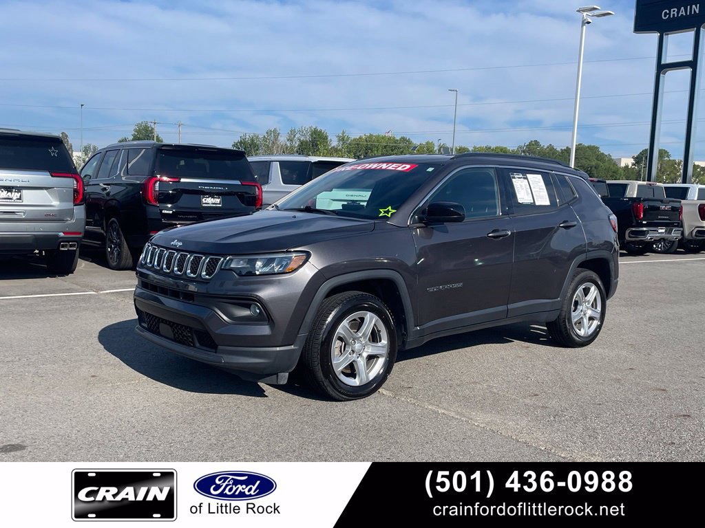 Used 2024 Jeep Compass Latitude AWD/4WD image 1