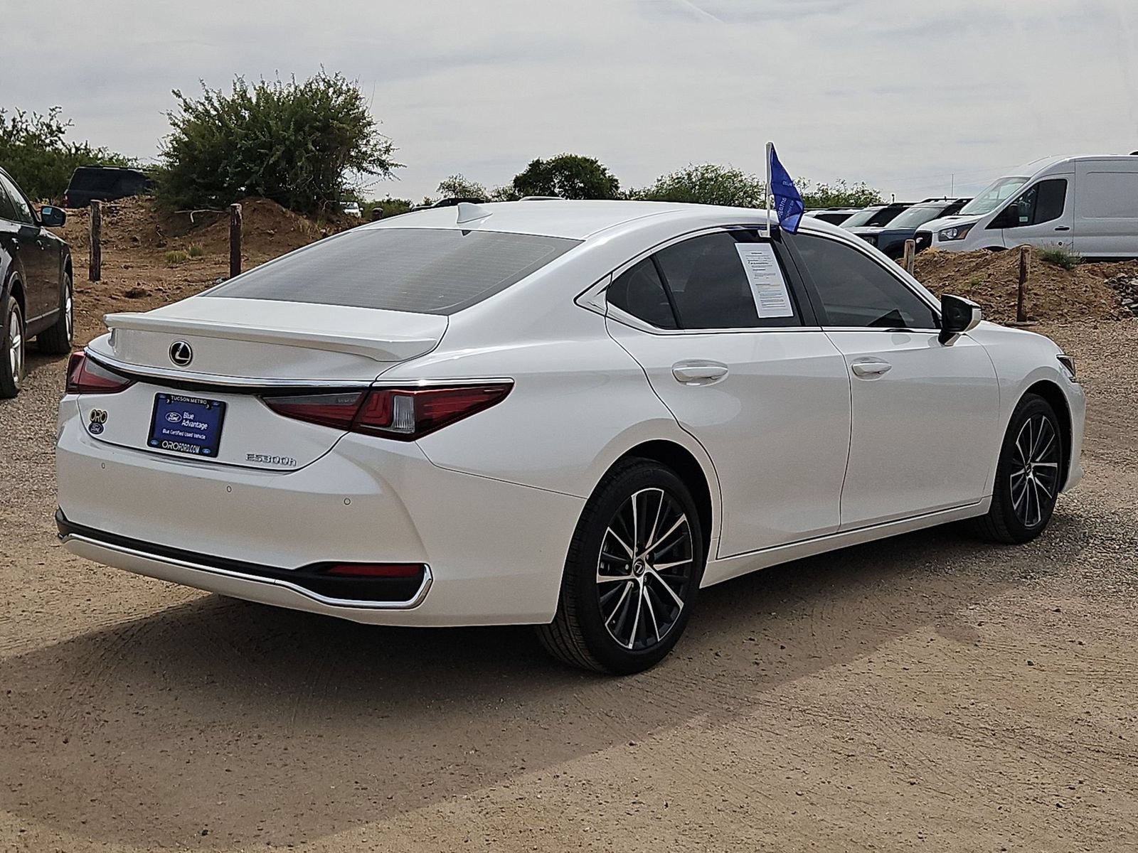 Used 2025 Lexus ES 300h w/ Premium Package FWD image 5