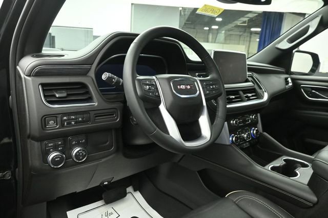 Used 2023 GMC Yukon XL SLT w/ SLT Premium Package AWD/4WD image 11