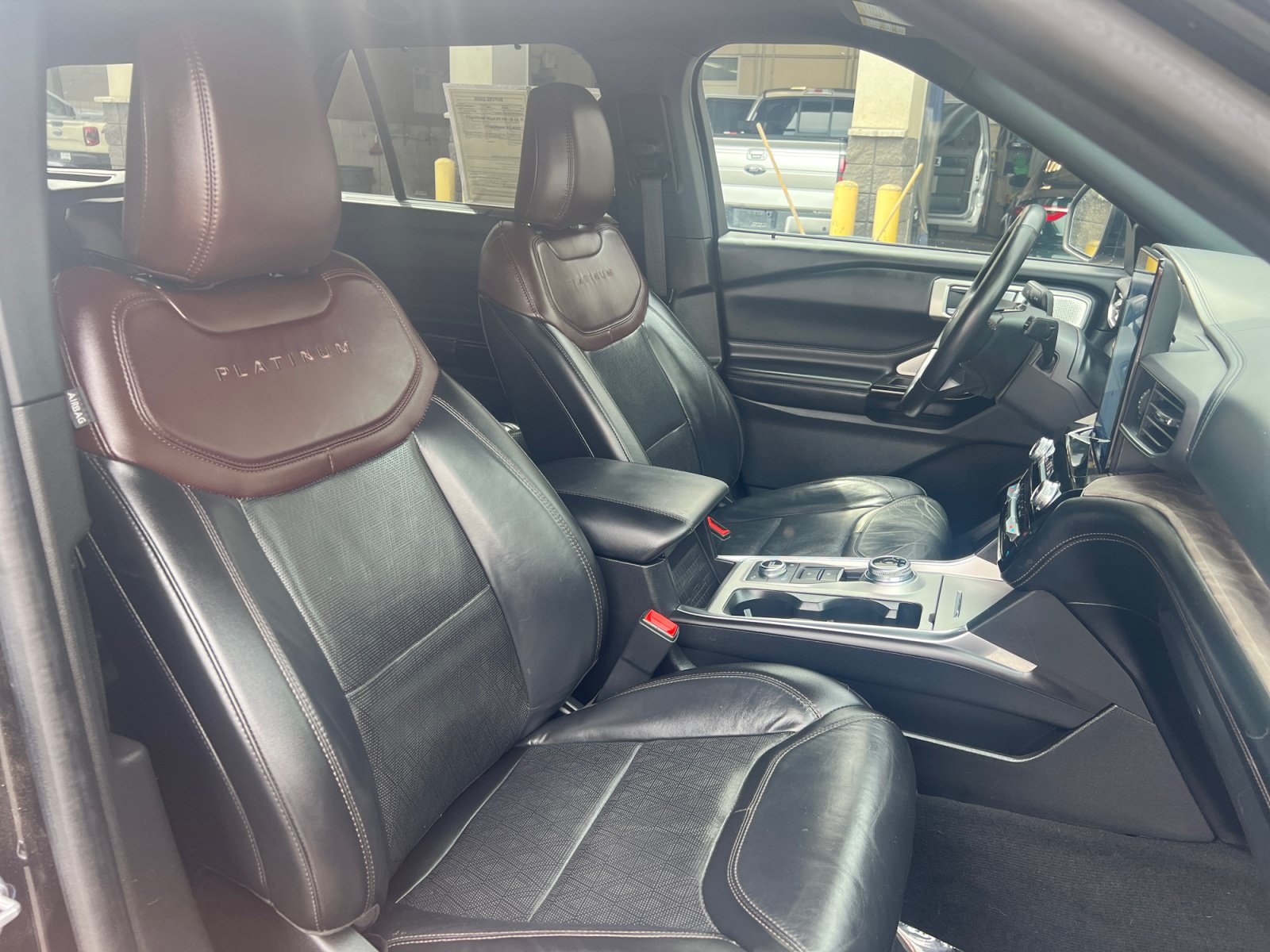 Certified 2023 Ford Explorer Platinum w/ Technology Package AWD/4WD image 32