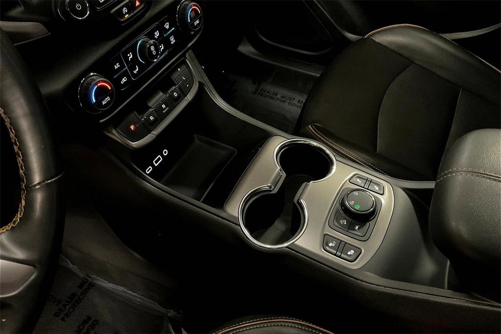 Used 2023 GMC Terrain AT4 image 16