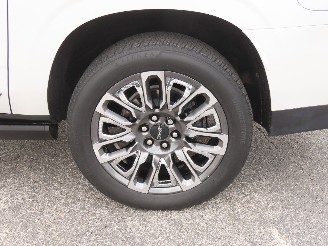 Used 2023 GMC Yukon XL Denali Ultimate AWD/4WD image 16