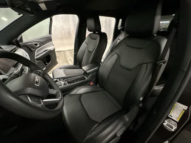 Used 2024 Jeep Compass Latitude AWD/4WD image 16