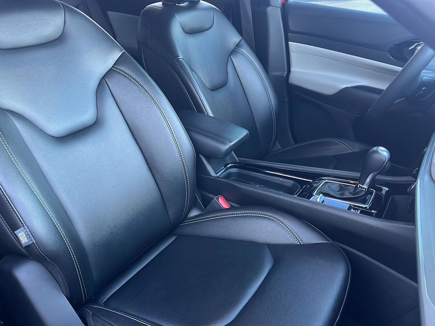 Used 2025 Jeep Compass Limited image 14