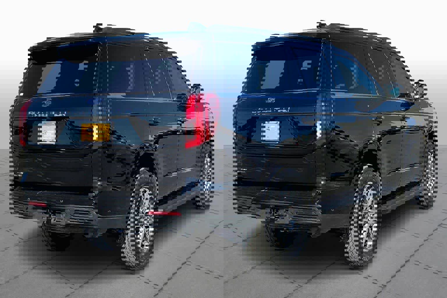 Certified 2025 Ford Expedition Active image 3