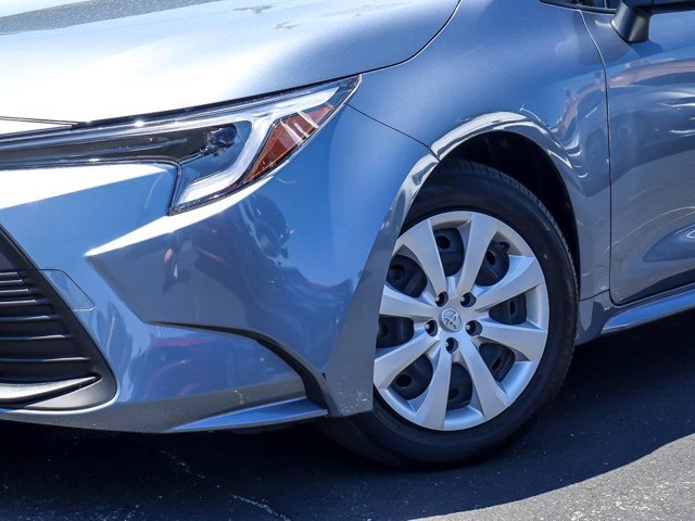 Used 2025 Toyota Corolla LE FWD image 4