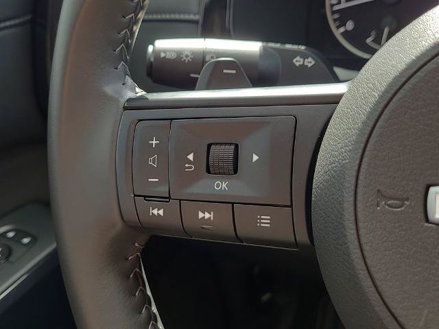 Used 2025 Nissan Pathfinder SV FWD image 30