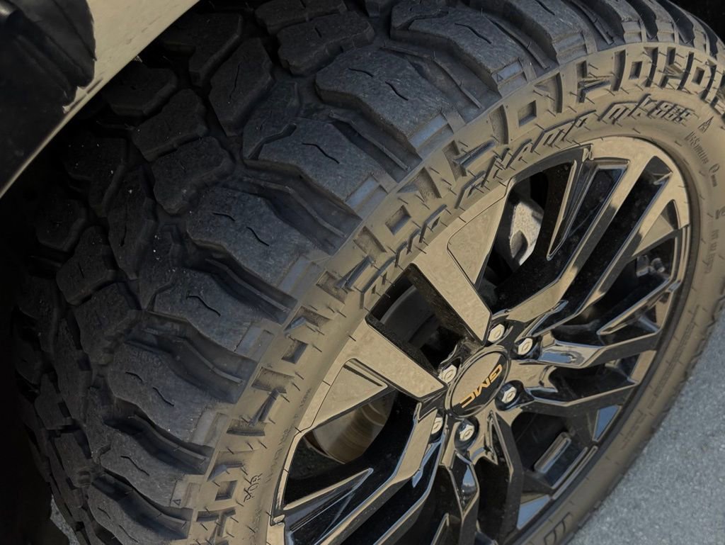 Used 2024 GMC Yukon Denali AWD/4WD image 12