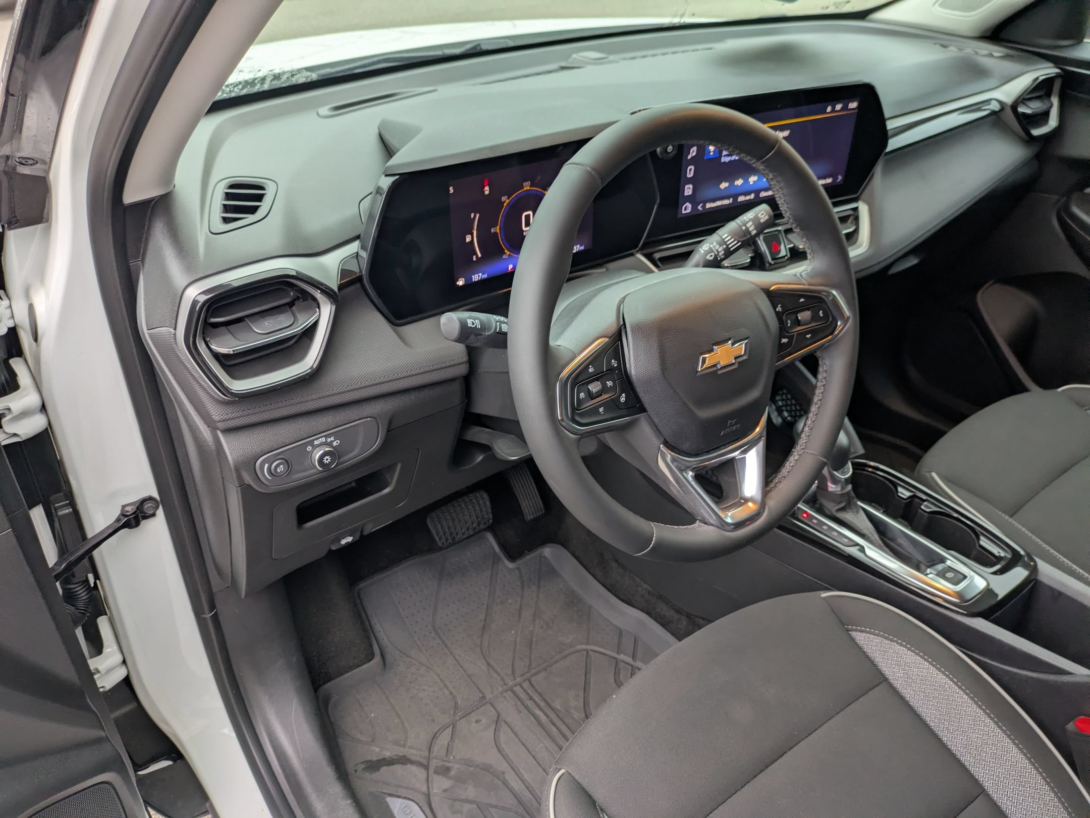 Used 2024 Chevrolet TrailBlazer LT w/ Convenience Package FWD image 14