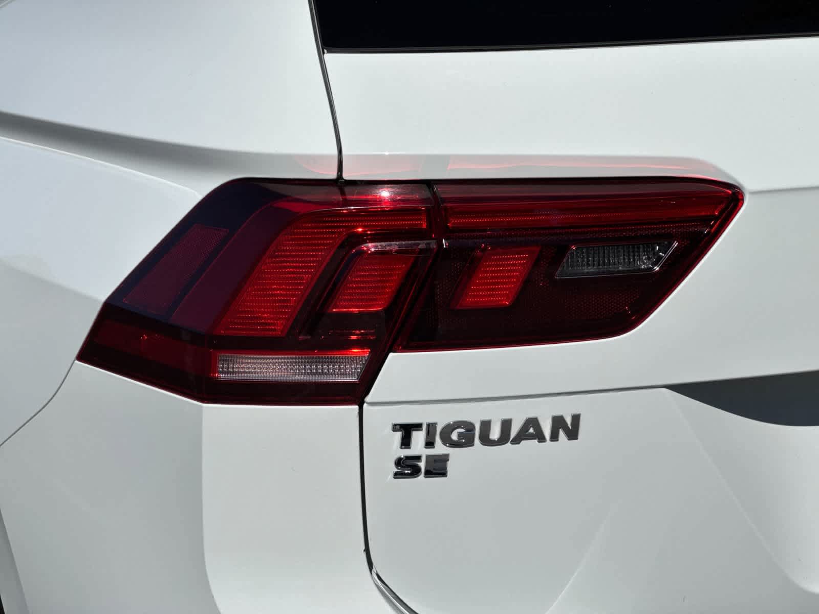 Used 2019 Volkswagen Tiguan SE w/ Panoramic Sunroof Package FWD image 29