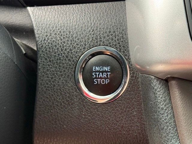 Used 2019 Toyota Highlander Limited FWD image 25