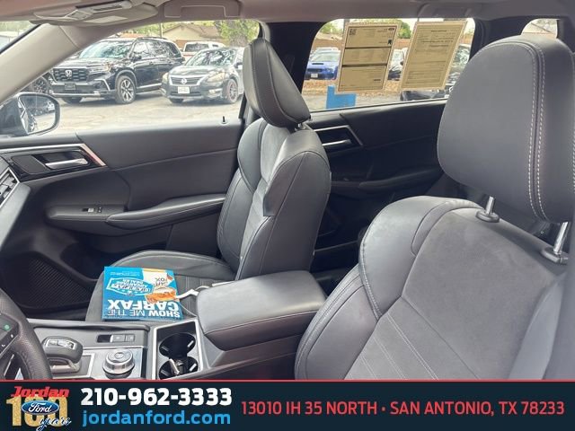 Used 2023 Mitsubishi Outlander SE AWD/4WD image 15