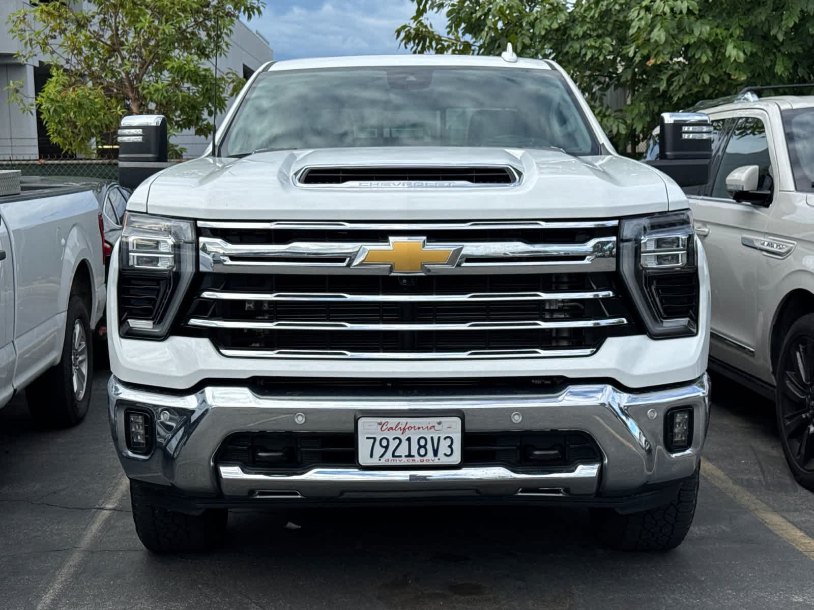 Used 2024 Chevrolet Silverado 2500 LTZ w/ LTZ Plus Package AWD/4WD image 2