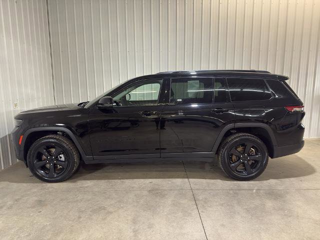 Used 2023 Jeep Grand Cherokee L Limited w/ Black Appearance Package image 5